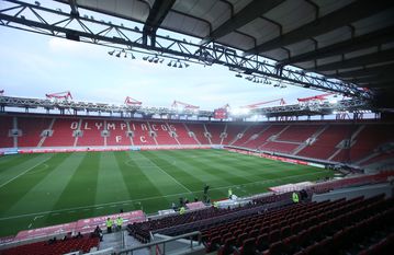 Κυβέρνηση: «Δεν υπάρχει πιθανότητα να ανοίξουν πριν τις 12/2 τα γήπεδα - Η ύπαρξη συμμοριών δεν είναι ελληνικό φαινόμενο»