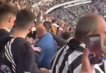 Συμβαίνει και στην Αγγλία - Οπαδοί της Νιουκάστλ έδειραν έναν οπαδό της Άρσεναλ που καθόταν στην κερκίδα τους (vid)