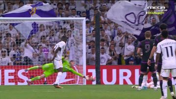 Τεράστια επέμβαση με τα δάχτυλα από τον Λούνιν στο σουτ του Κέιν