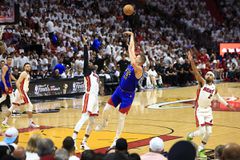 Ο Γιόκιτς έγραψε ιστορία, ο Μάρεϊ τον επίλογο και οι Νάγκετς νίκησαν στο Μαϊάμι (vids)