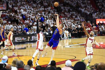 Ο Γιόκιτς έγραψε ιστορία, ο Μάρεϊ τον επίλογο και οι Νάγκετς νίκησαν στο Μαϊάμι (vids)