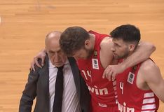 Δεύτερο σοκ στον Ολυμπιακό: Στα αποδυτήρια ο Βεζένκοφ, δεν μπορεί να συνεχίσει