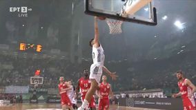 «No look» πάσα του Λι και κάρφωμα του Μαντζούκα