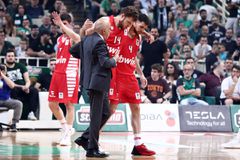 Ο Βεζένκοφ ήταν μέχρι τα χαράματα στο ΣΕΦ για θεραπεία!