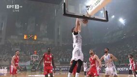 «Back to back» καρφώματα από Γκουντάιτις και Φαλ