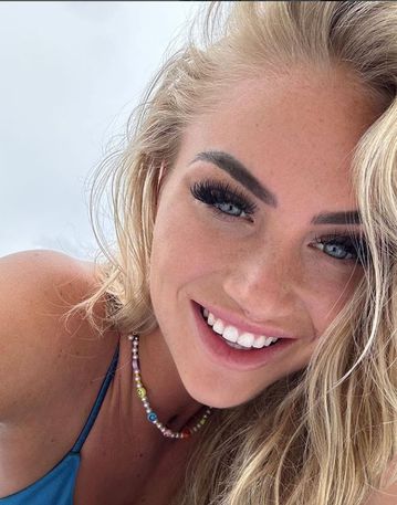 H αγαπημένη ποδοσφαιρίστρια του Τσιτσιπά βρίσκεται στην κορυφή της λίστας με τις 10 πιο «hot» αθλήτριες