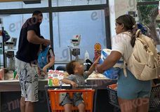 Πήγε για ψώνια σε σούπερ μάρκετ στο Παγκράτι ο Γιάννης Αντετοκούνμπο