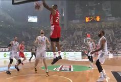 Το εντυπωσιακό κάρφωμα του Μπολομπόι