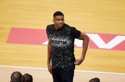 Στο ΟΑΚΑ για το Game 2 των τελικών της Basket League ο Γιάννης Αντετοκούνμπο (vid)