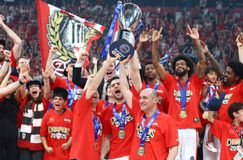 Η απονομή του τίτλου στον Ολυμπιακό - Παπανικολάου και Αγγελόπουλοι σήκωσαν το πρωτάθλημα (gallery & vid)