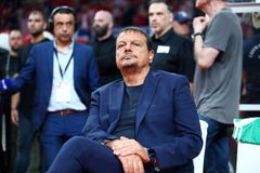 Η είσοδος του Αταμάν στο ΣΕΦ με... ακουστικά (vid)