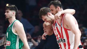 Ολυμπιακός - Παναθηναϊκός: Ο Βεζένκοφ γύρισε το πόδι του - Αποχώρησε κουτσαίνοντας για τα αποδυτήρια (vid)