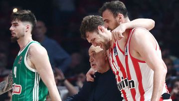 Ολυμπιακός - Παναθηναϊκός: Ο Βεζένκοφ γύρισε το πόδι του - Αποχώρησε κουτσαίνοντας για τα αποδυτήρια (vid)