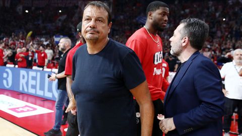 Ξέσπασμα Αταμάν στη συν. Τύπου: «Έδειξαν την ελληνική σημαία, πόσοι Έλληνες παίζουν στον Ολυμπιακό;»