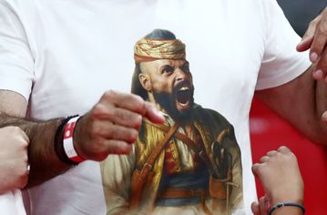 Μπλουζάκια με Φουρνιέ... Κολοκοτρώνη στο ΣΕΦ (pics)