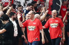 Αγγελόπουλοι: «Άθλος αυτό που πετύχαμε με μειονέκτημα - Δεν ξέρουμε πώς άντεξε ο Μπαρτζώκας»