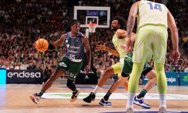 Η Μάλαγα απέκλεισε από τα ημιτελικά την Μπαρτσελόνα στην παράταση! (vid)