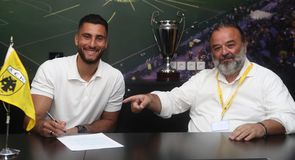 Στην ΑΕΚ και επίσημα ο Στρακόσια μέχρι και το 2029