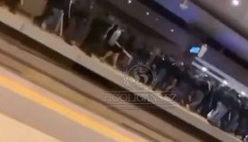 Η στιγμή που οι οπαδοί της Ντίναμο μπήκαν ανενόχλητοι με λοστάρια σε σταθμό του ΗΣΑΠ (vid)