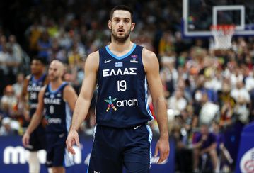 Χωρίς Παπανικολάου και Τσαλμπούρη η Εθνική κόντρα στην Σερβία - Ενεργοποιείται ο Παπαπέτρου