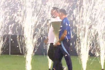 Τα δύο ευρωπαϊκά τρόπαια του Ολυμπιακού στον αγωνιστικό χώρο του «Γ. Καραϊσκάκης»