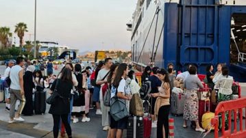 Καιρός: Απαγορευτικό απόπλου από Πειραιά, Ραφήνα, Λαύριο λόγω των θυελλωδών ανέμων