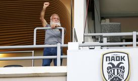 Η υψωμένη γροθιά και ο... τελικός