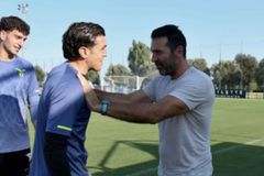 Ο Μανδάς συνάντησε τον Μπουφόν!(pic)