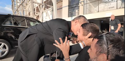  Η αγκαλιά του Λουτσέσκου με τον μικρό Γιαννάκη στο ΠΑΟΚ-Βόλφσμπεργκερ (pic, vid)