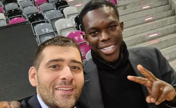 Παπάζογλου: «Ο Σρέντερ είναι πάντα δίπλα στη Μπράουνσβαϊγκ και θέλει να κλείσει την καριέρα του εκεί»