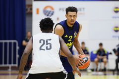 «Λύγισε» από την Ντουμπάι BC σε φιλικό η Φενέρμπαχτσε