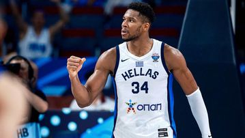 Οι Μπακς αποθέωσαν τον Γιάννη Αντετοκούνμπο: «Ο καλύτερος παίκτης στον κόσμο»