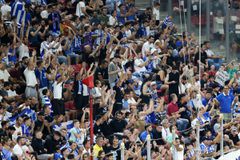 Στο πλευρό της Εθνικής ο κόσμος παρά την ήττα από τη Δανία