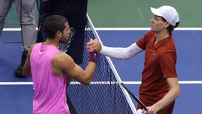 Ο Αλκαράθ έκανε επική ατάκα για τον Σίνερ: «Τον βλέπω περισσότερο από την οικογένεια μου»