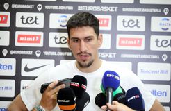 Λαρεντζάκης: «Κοιτάμε μόνο το παιχνίδι με τη Λιθουανία και… το επόμενο αυτοκόλλητο» (vid)