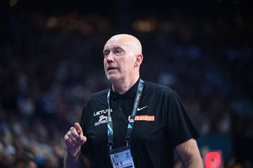 Ο Κουρτινάιτις απέφυγε... επιδεικτικά να μιλήσει στα ελληνικά media