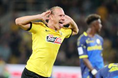 Ο Αλμέιδα βάζει τους πύργους στην παρτίδα