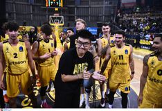 Έντονοι πανηγυρισμοί για τον Άρη Betsson με Σιάο και τους τραυματίες Τανούλη, Κουλμπόκα (pics)