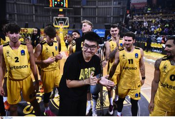 Έντονοι πανηγυρισμοί για τον Άρη Betsson με Σιάο και τους τραυματίες Τανούλη, Κουλμπόκα (pics)