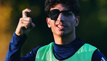 Προπόνηση στην Εθνική Ιταλίας Under 21 με το ένα μάτι κλειστό! (pics)