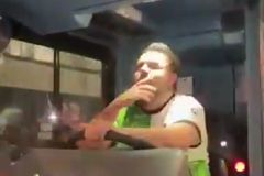 Οδηγός λεωφορείου στο Λονδίνο απολύθηκε γιατί φορούσε φανέλα της Λίβερπουλ (vid)