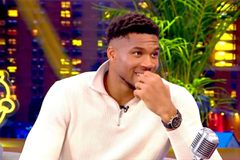 Ο Γιάννης Αντετοκούνμπο στο «The 2Night Show»: «Κύριε Γρηγόρη, είμαι μεγάλος θαυμαστής σας - Στην αρχή έφαγα χυλόπιτα από την Μαράια» (vid)