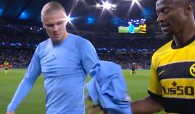 Ο Χάαλαντ ... στράβωσε κι έδωσε απρόθυμα τη φανέλα του σε αντίπαλο στο ημίχρονο (vid)