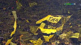 Επίθεση των οπαδών της Ντόρτμουντ κατά της UEFA και όχι μόνο με ράβδους χρυσού στο ματς με τη Νιούκαστλ - «Σας νοιάζει μόνο το χρήμα»