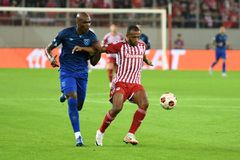 Ογκμπόνα: «Αν κερδίζαμε τον Ολυμπιακό θα τους δείχναμε περισσότερο σεβασμό, ήταν άδικο που παίζαμε με τα λέιζερ»