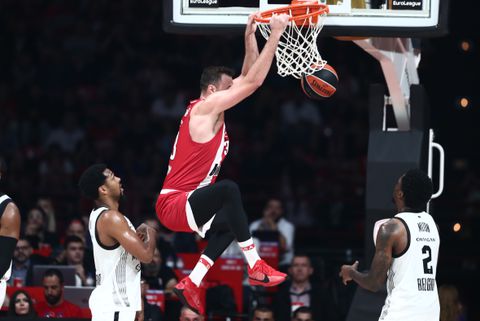 Η τάπα του Μιλουτίνοβ που έγινε... νανούρισμα στον Μίλτον (vid)