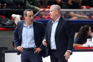 Ζούρος: «Να είναι ο κόσμος μαζί μας, όχι εναντίον μας»