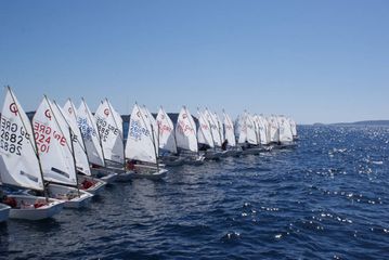 Με 155 ιστιοπλόους το περιφερειακό πρωτάθλημα Αθηνών της κατηγορίας Optimist στη Βούλα