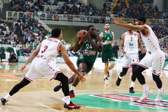 Ο Μπέικον διέλυσε την Αρμάνι - Θρίαμβος για τον Παναθηναϊκό στην παράταση