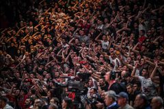 Καταφθάνουν στο... σπίτι της Παρτιζάν οι οπαδοί του Ερυθρού Αστέρα (vid)